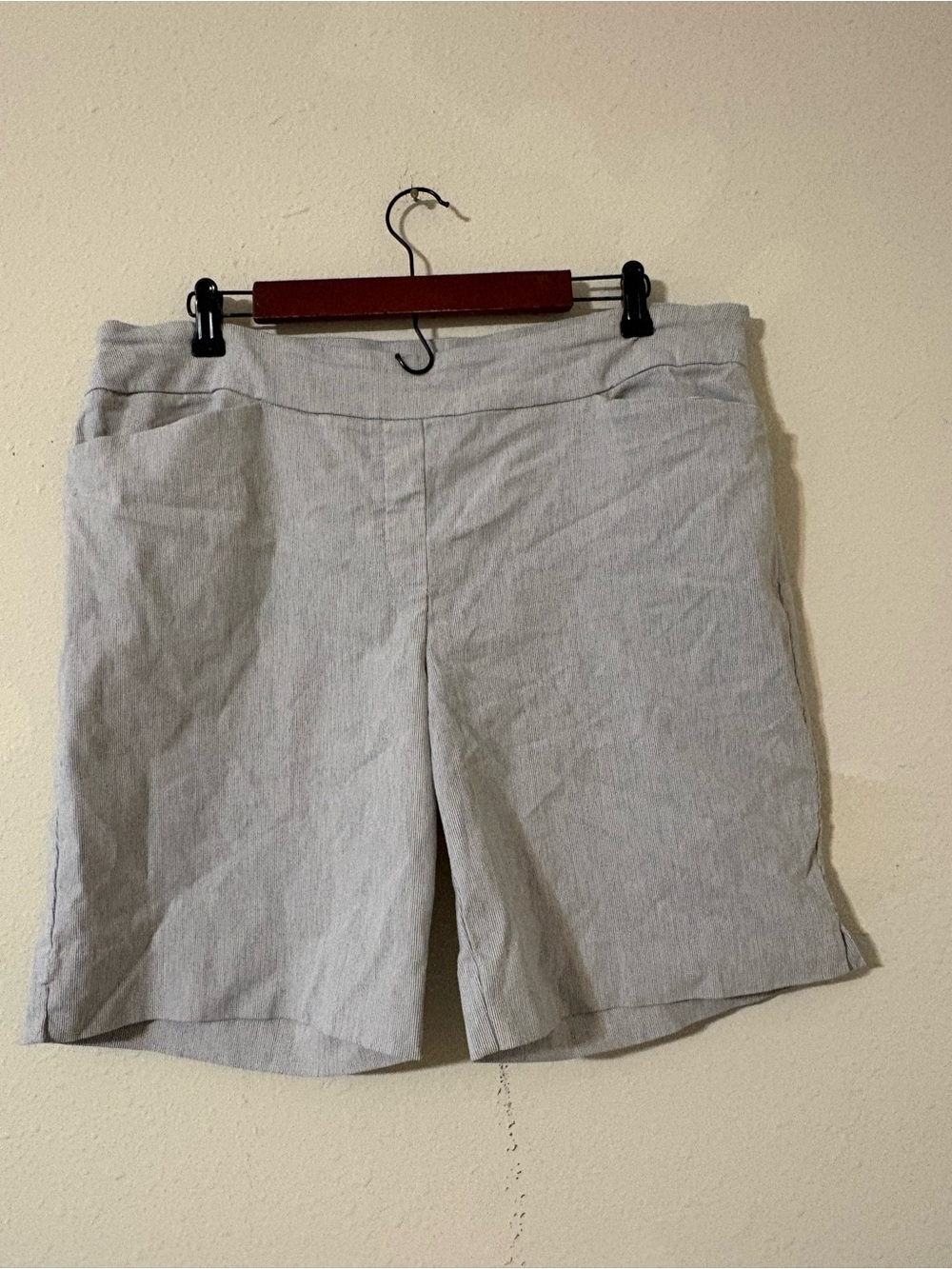 Hilary Radley Light Gray Women's Bermuda Shorts